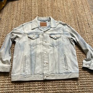 Levi’s Light-wash Denim Trucker Jacket